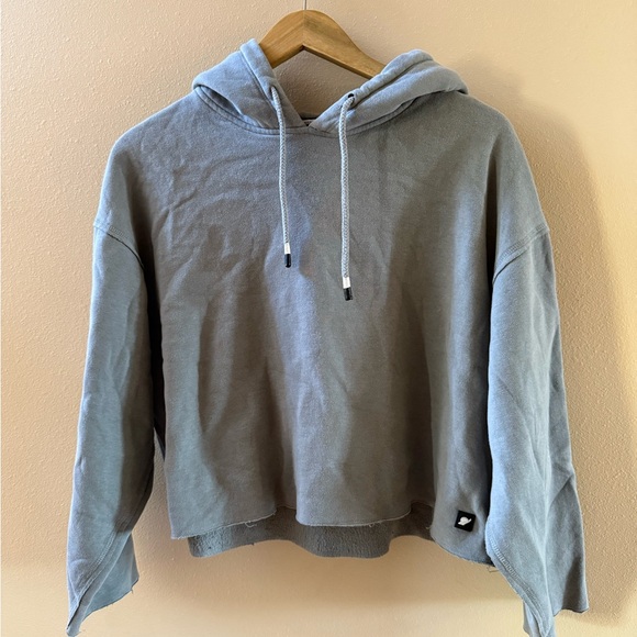 Fundamental Coast Tops - Fundamental Coast Kelly Cropped Hoodie
Size M
Sage Green
